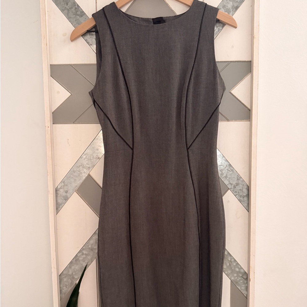Chic Sleeveless H&M Gray Midi Dress